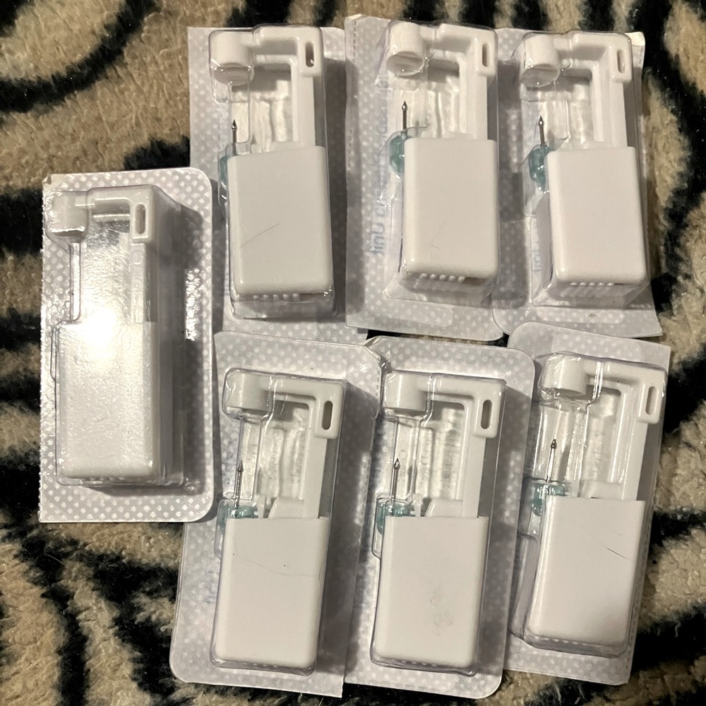 Handheld Sterile, Disposable Piercing Unit with Sterling Silver Stud w/White Gem